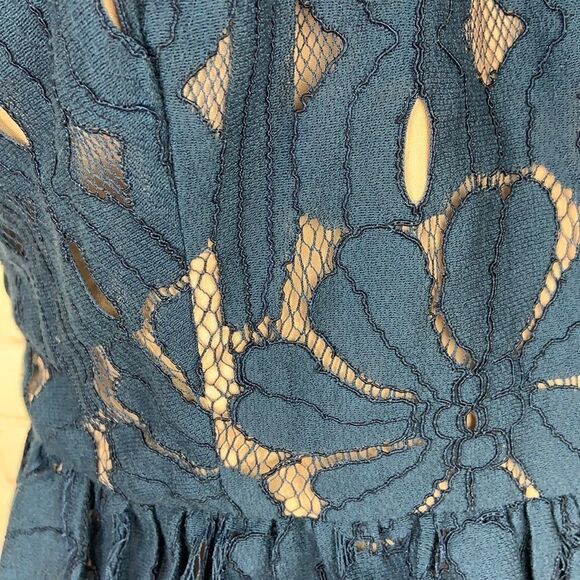 StyleStalker lace sleeveless halter mini dress/ skater dress - Picture 12 of 16